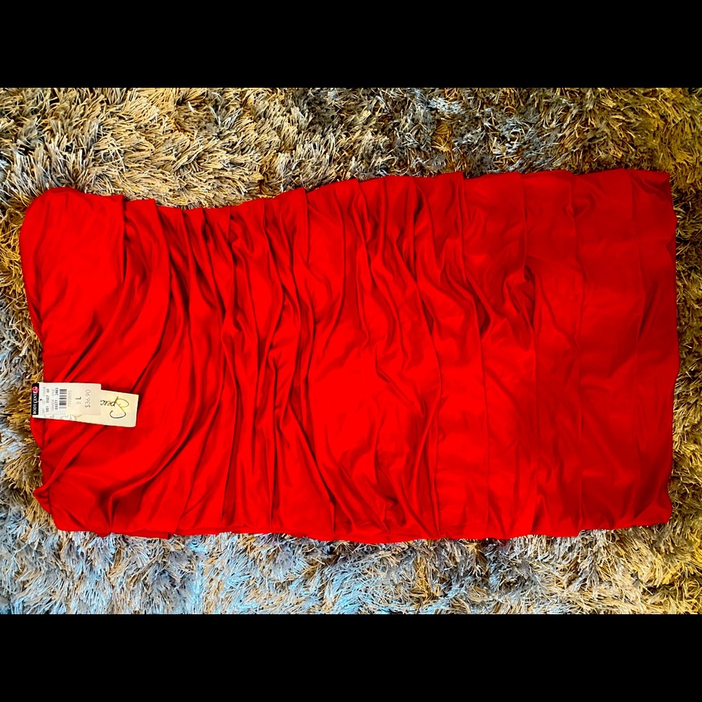 Speechless Juniors Size L - strapless bunched red mini- dress. Flattering style